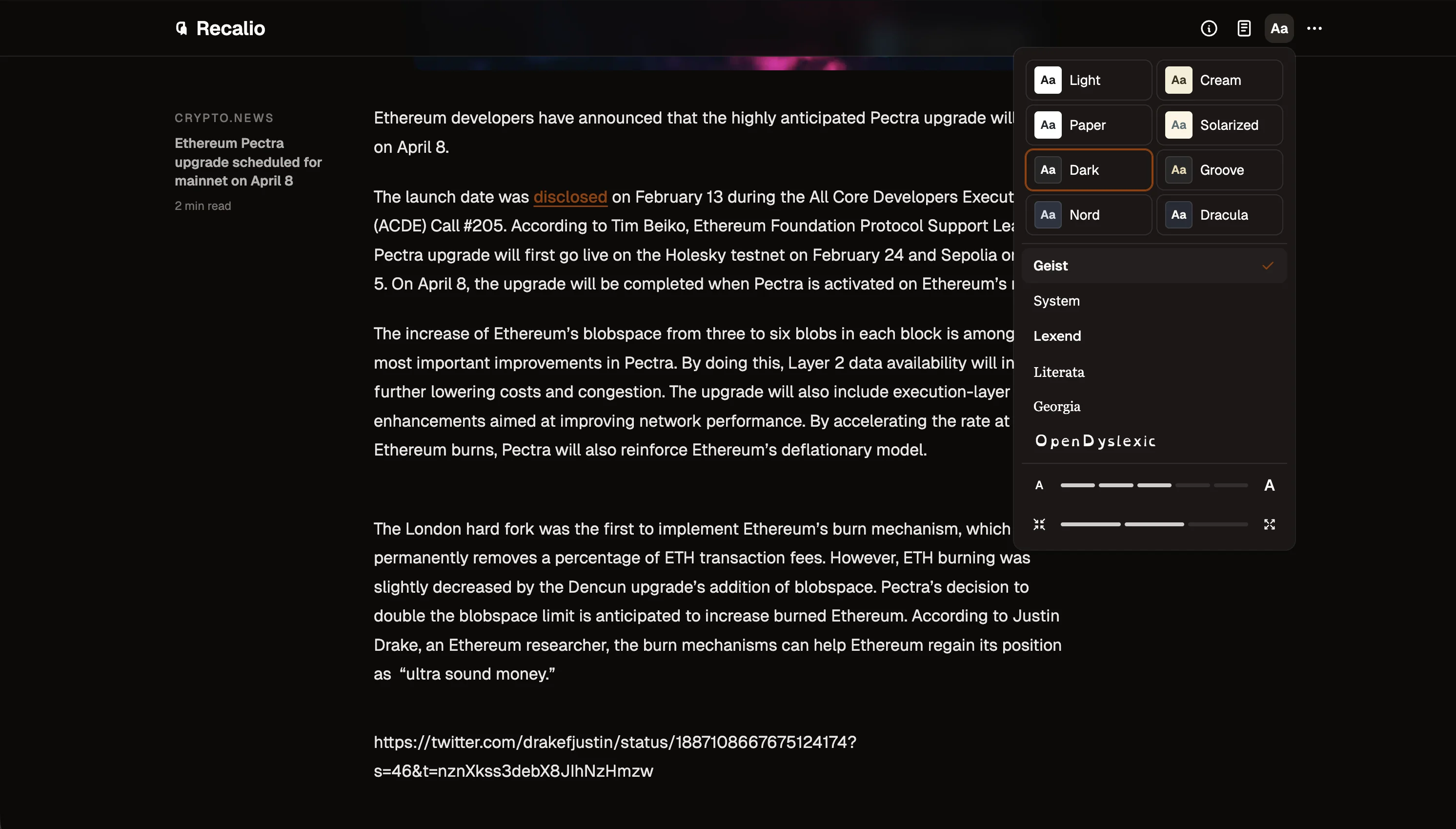 Reader with layout and theme controls — dark