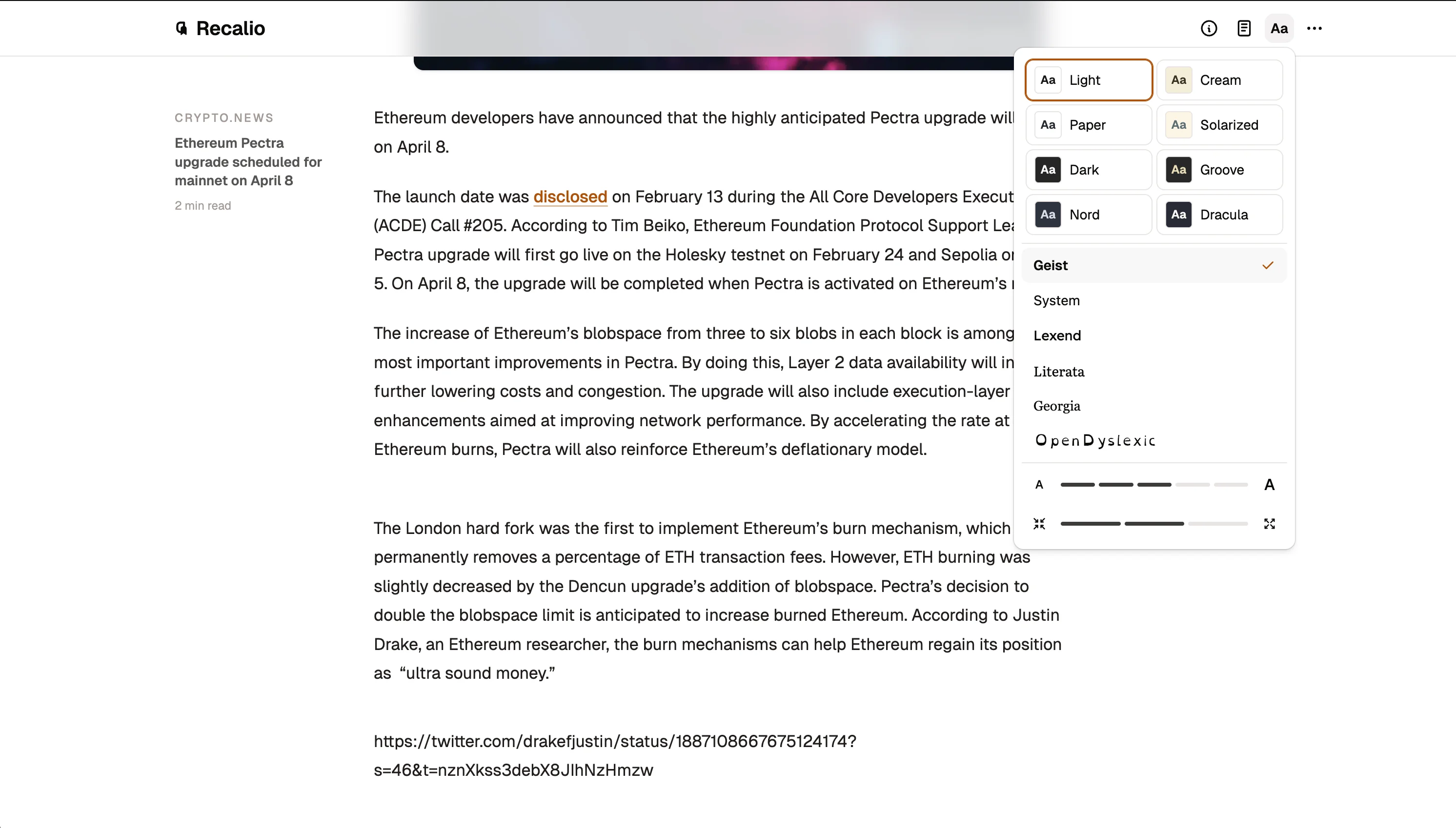 Reader with layout and theme controls — light